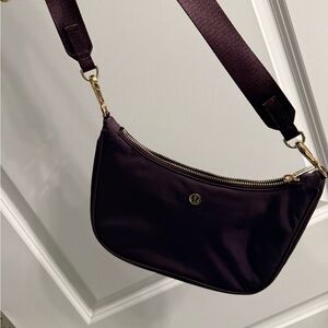 lululemon athletica Dark Purple small essentials shoulder bag 3L